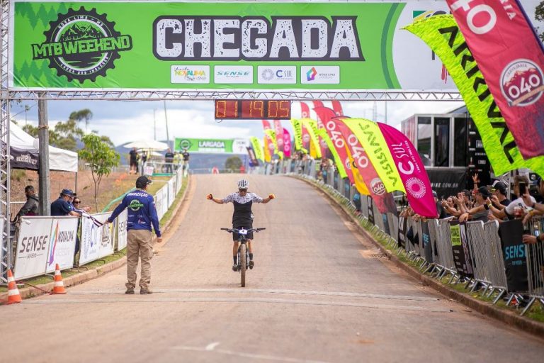 Sherman Trezza e Patrícia Loureiro conquistam o título brasileiro de E-MTB XCO no MTB Weekend